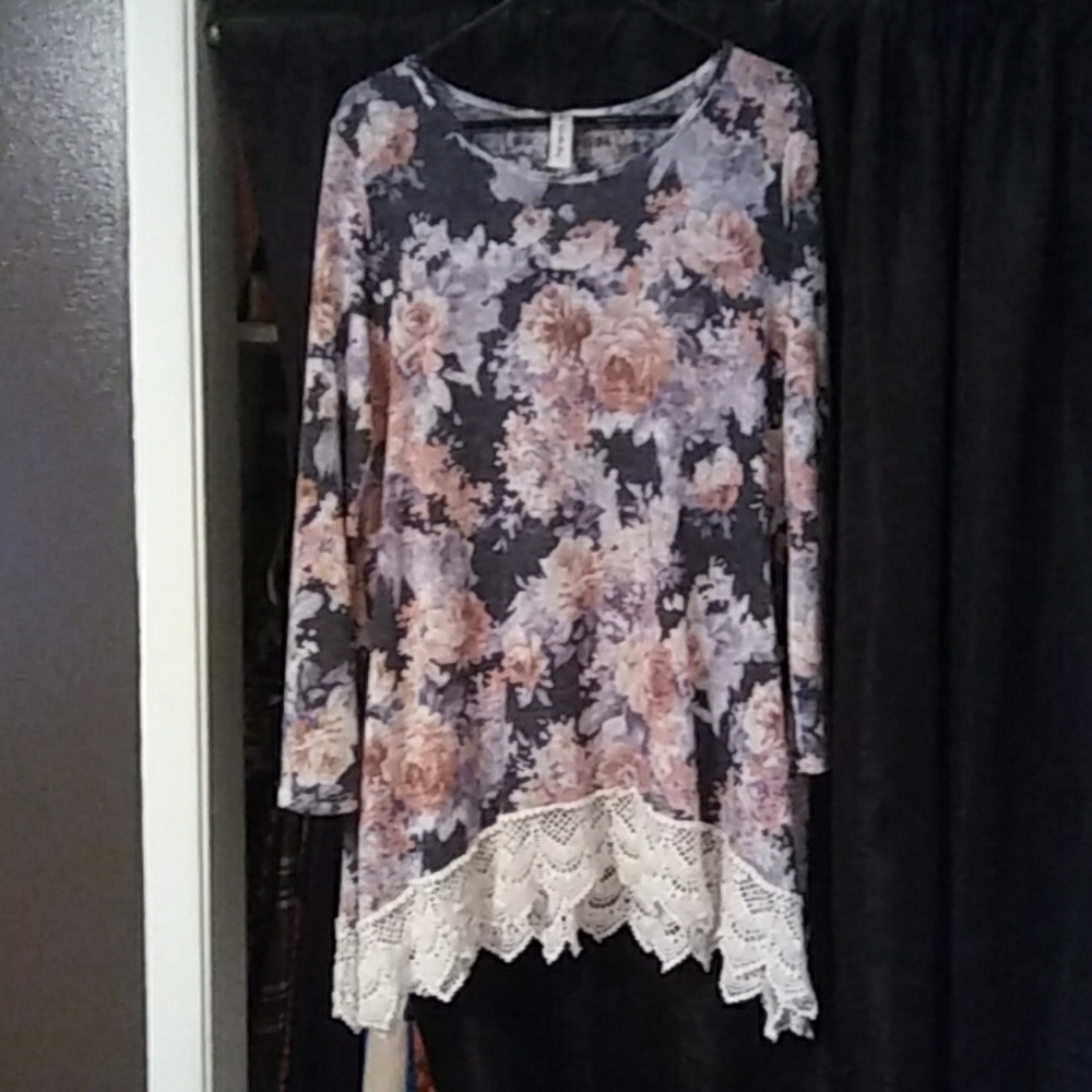 Vanilla Bay long sleeve floral. Thin not heavy.